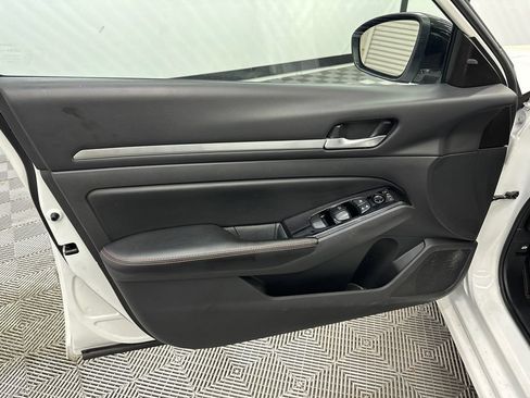 Used 2024 Nissan Altima 2.5 SR FWD image 10
