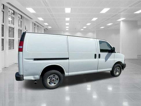 Used 2023 GMC Savana 2500 w/ Driver Convenience Package image 9