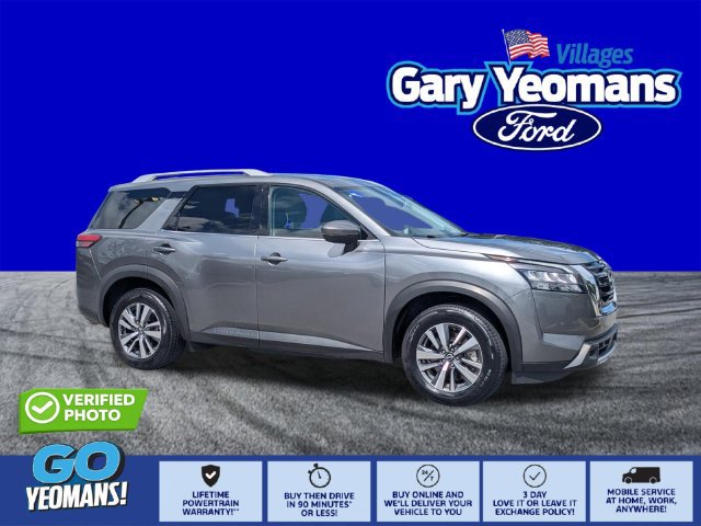 Used 2025 Nissan Pathfinder SL FWD image 1