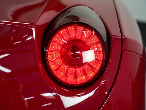 Used 2010 Ferrari California RWD image 22