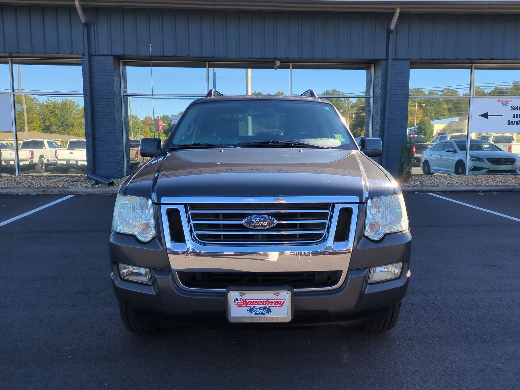 Used 2007 Ford Explorer Sport Trac Limited RWD image 2