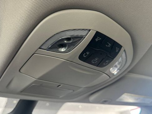 Used 2024 Chrysler Pacifica Limited FWD image 23