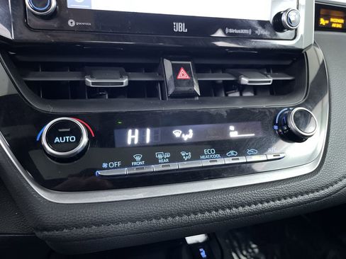 Used 2020 Toyota Corolla XSE image 18