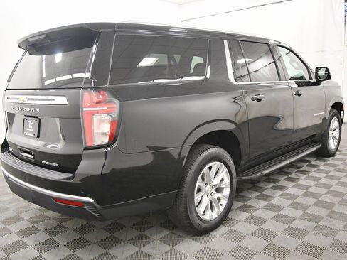 Used 2024 Chevrolet Suburban Premier image 8