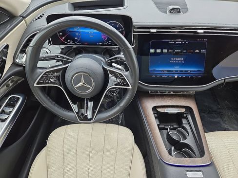 Used 2024 Mercedes-Benz E 350 4MATIC Sedan image 18