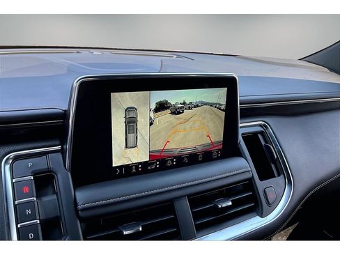 Used 2024 GMC Yukon XL AT4 w/ Technology Package AWD/4WD image 14