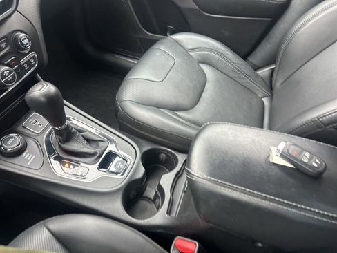 Used 2021 Jeep Cherokee Limited image 24