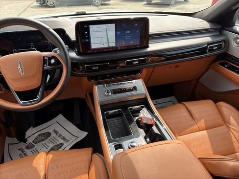 Used 2025 Lincoln Aviator Black Label AWD/4WD image 27
