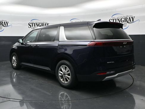 Used 2023 Kia Carnival LX FWD image 5