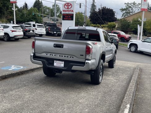 Certified 2023 Toyota Tacoma TRD Off-Road w/ Technology Package AWD/4WD image 8