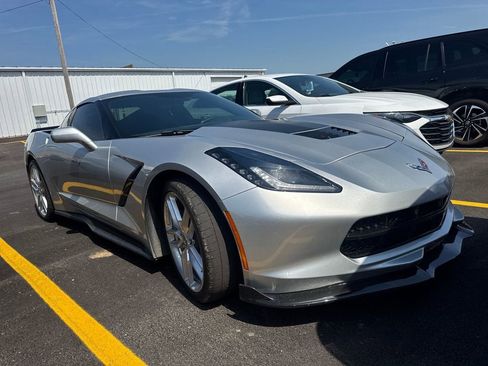 Used 2019 Chevrolet Corvette Stingray Coupe w/ 1LT RWD image 2