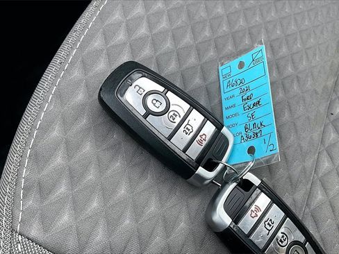 Used 2021 Ford Escape SE w/ Convenience Package image 11