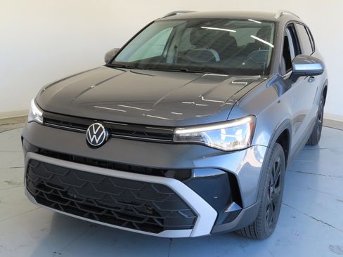 Used 2026 Volkswagen Taos SE FWD image 8