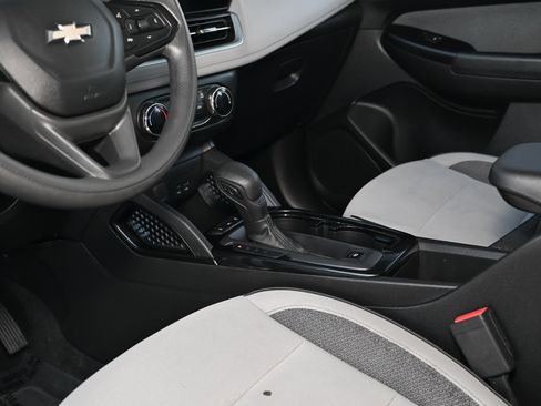 Used 2024 Chevrolet TrailBlazer LS image 32