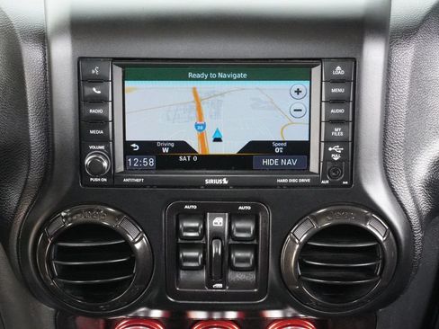 Used 2018 Jeep Wrangler Unlimited Rubicon AWD/4WD image 13