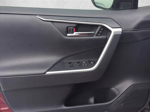 Used 2020 Toyota RAV4 Limited image 10