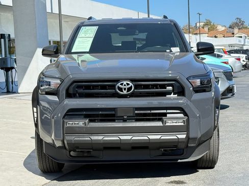 Used 2025 Toyota 4Runner SR5 AWD/4WD image 5