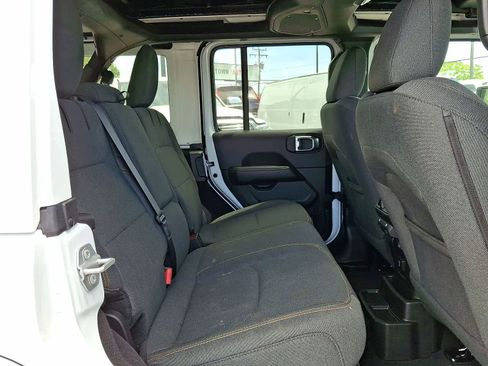 Used 2025 Jeep Wrangler Unlimited Sahara w/ Safety Group AWD/4WD image 31