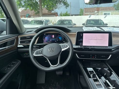 Used 2026 Volkswagen Atlas SE FWD image 17