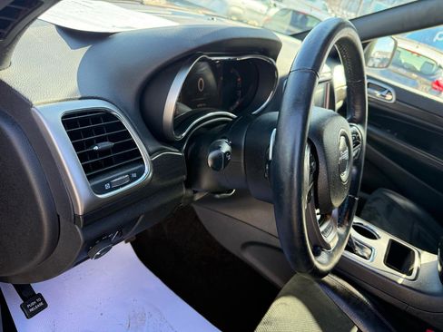 Used 2017 Jeep Grand Cherokee Altitude image 25