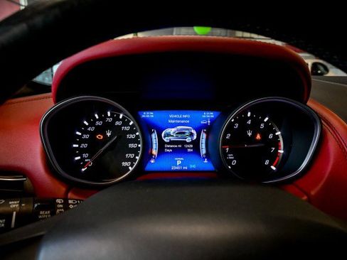 Used 2020 Maserati Levante image 30