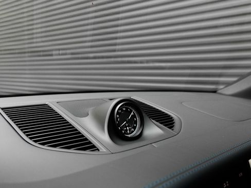 Certified 2025 Porsche Macan AWD/4WD image 20