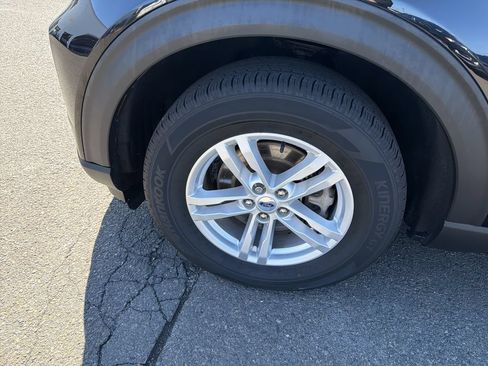 Used 2023 Ford Explorer XLT w/ Equipment Group 202A AWD/4WD image 31