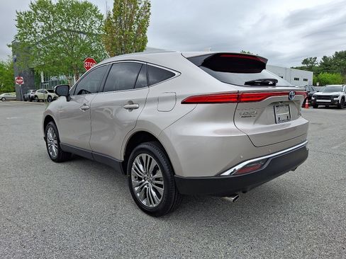 Used 2022 Toyota Venza XLE AWD/4WD image 4