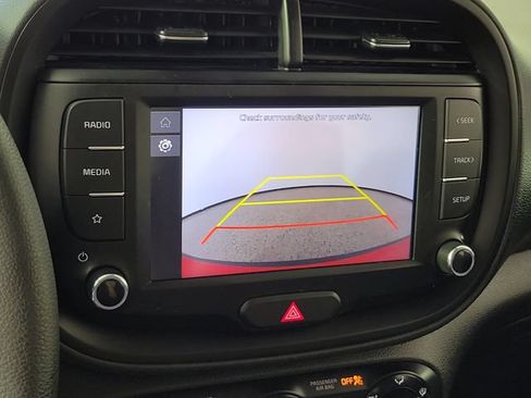 Used 2025 Kia Soul LX w/ LX Technology Package FWD image 29