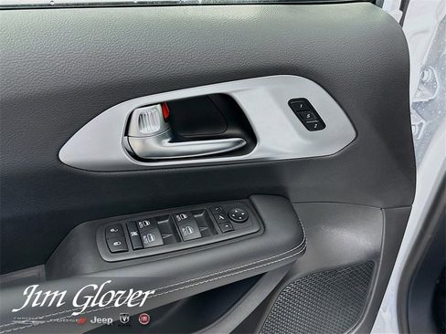 New 2026 Chrysler Pacifica Limited w/ S Appearance Package image 21