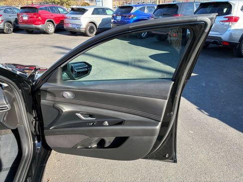 Used 2023 Hyundai Elantra SEL w/ Convenience Package image 39