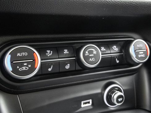 Used 2023 Alfa Romeo Stelvio Veloce AWD/4WD image 31