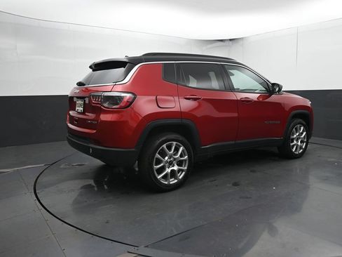 Used 2025 Jeep Compass Limited AWD/4WD image 12