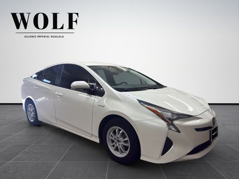 Used 2017 Toyota Prius Two w/ Prius Two Safety Plus Package FWD image 9