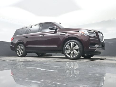 Used 2018 Lincoln Navigator L Reserve w/ Technology Package AWD/4WD image 32