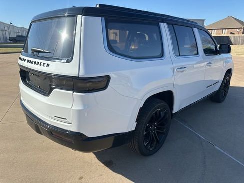 Used 2022 Jeep Grand Wagoneer Series III w/ Rear Seat Video Group 1 AWD/4WD image 5