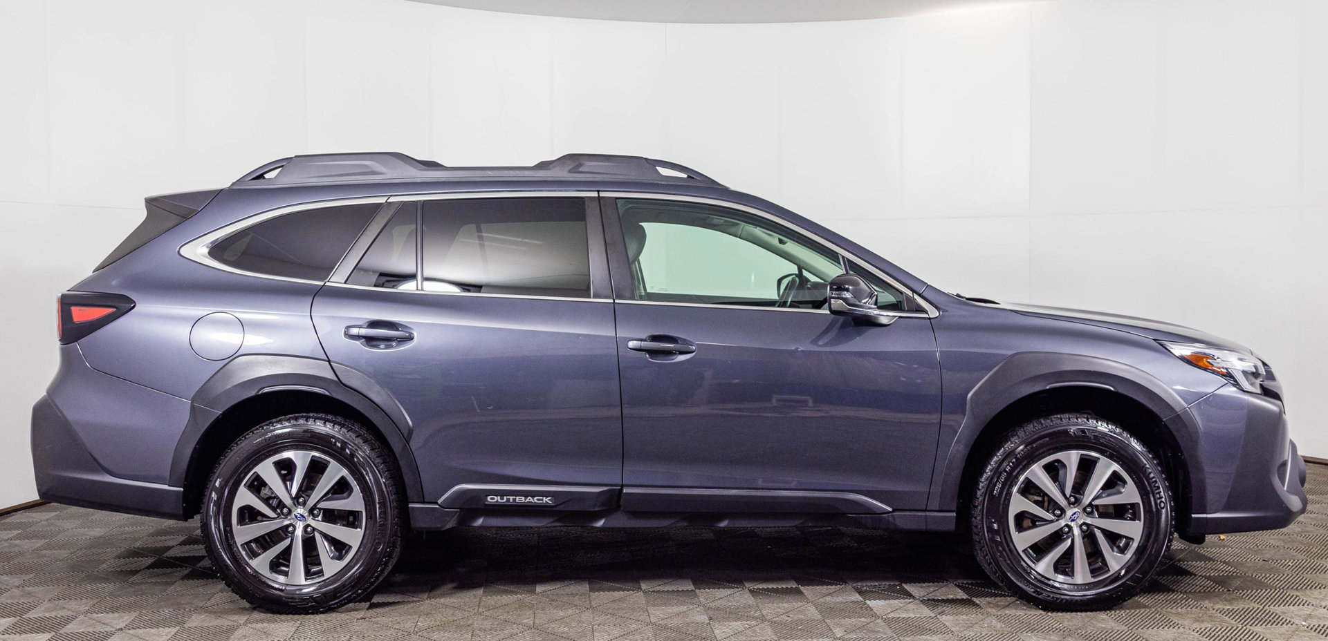 Used 2024 Subaru Outback Premium AWD/4WD image 17