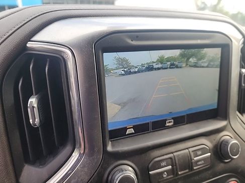 Used 2022 Chevrolet Silverado 1500 LT Trail Boss w/ Convenience Package II image 11