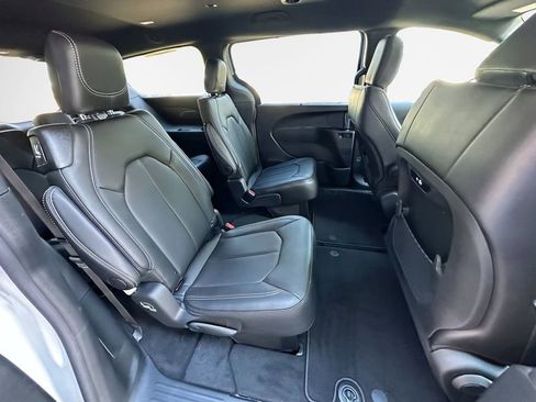 New 2026 Chrysler Pacifica Select FWD image 28