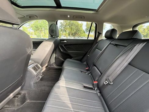 Used 2023 Volkswagen Tiguan SE w/ Panoramic Sunroof Package AWD/4WD image 14