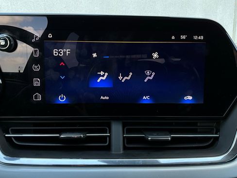 Used 2025 Chevrolet Trax LT image 28