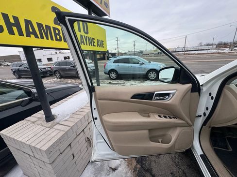 Used 2015 Nissan Pathfinder SV AWD/4WD image 12