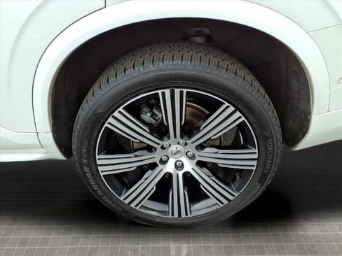 Used 2023 Volvo XC90 B6 Ultimate w/ Lounge Package image 5