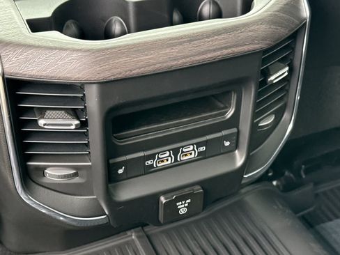 New 2026 RAM 2500 Laramie AWD/4WD image 15