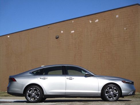 Used 2023 Honda Accord EX image 8