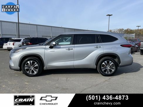Used 2021 Toyota Highlander XLE image 4