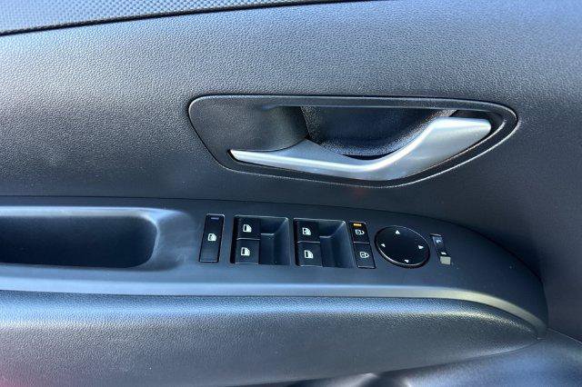 Certified 2026 Hyundai Tucson Blue SE AWD/4WD image 11