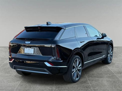New 2026 Cadillac Optiq Luxury 2 image 9