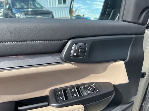 Used 2025 Ford Ranger Lariat w/ Chrome Accent Package AWD/4WD image 11