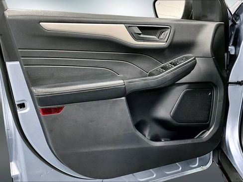 Used 2022 Ford Escape SE w/ Cold Weather Package image 19